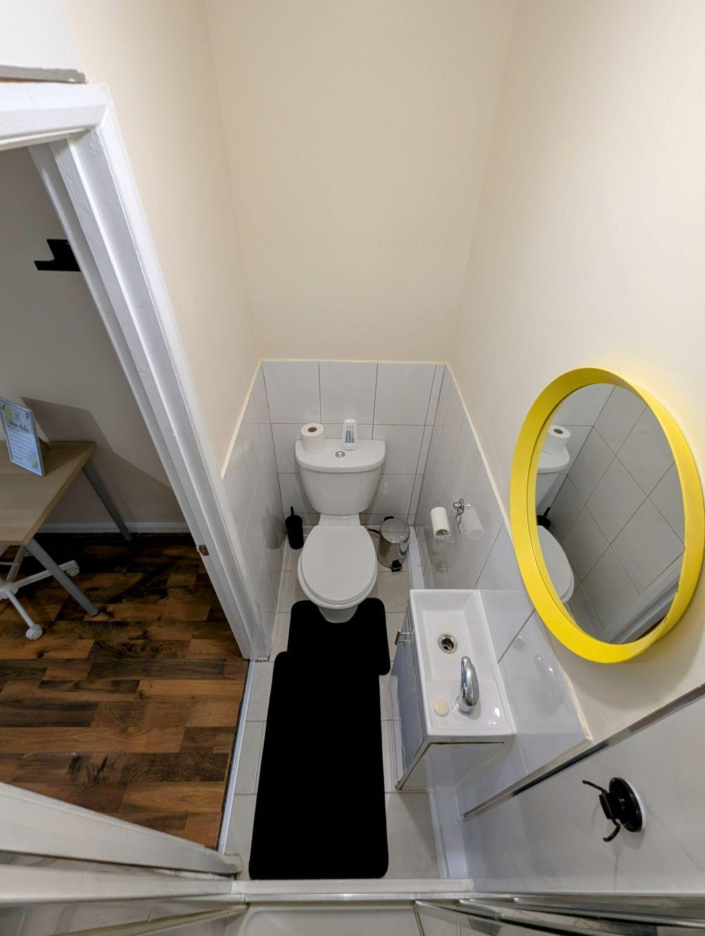 En-Suite Room - Hounslow3