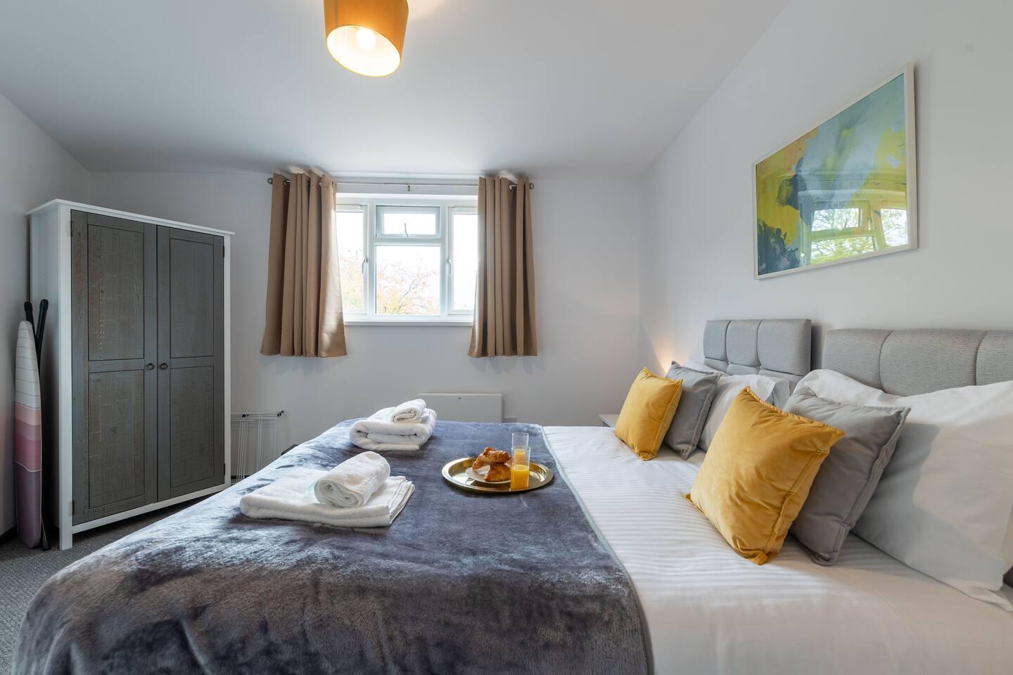 2 bed, Parking, Netflix, A1 Road2