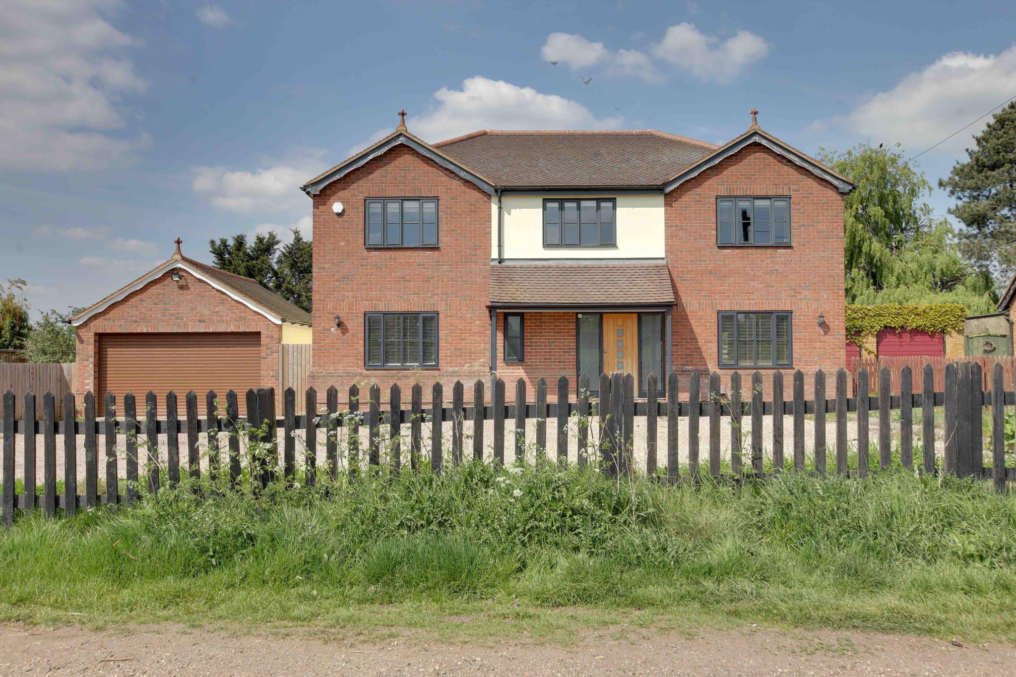 Wayside Warren - Contractors & Relocation Dream6