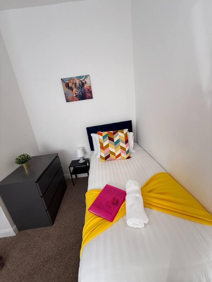 Spacious 4Bed - Next to Stadium6