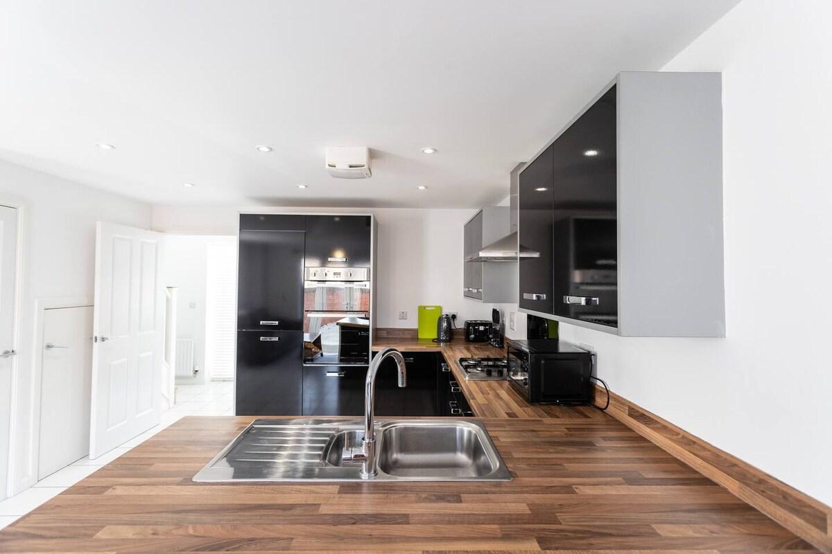 4 Bedroom Townhouse - Sleeps up to 7 Contractors6